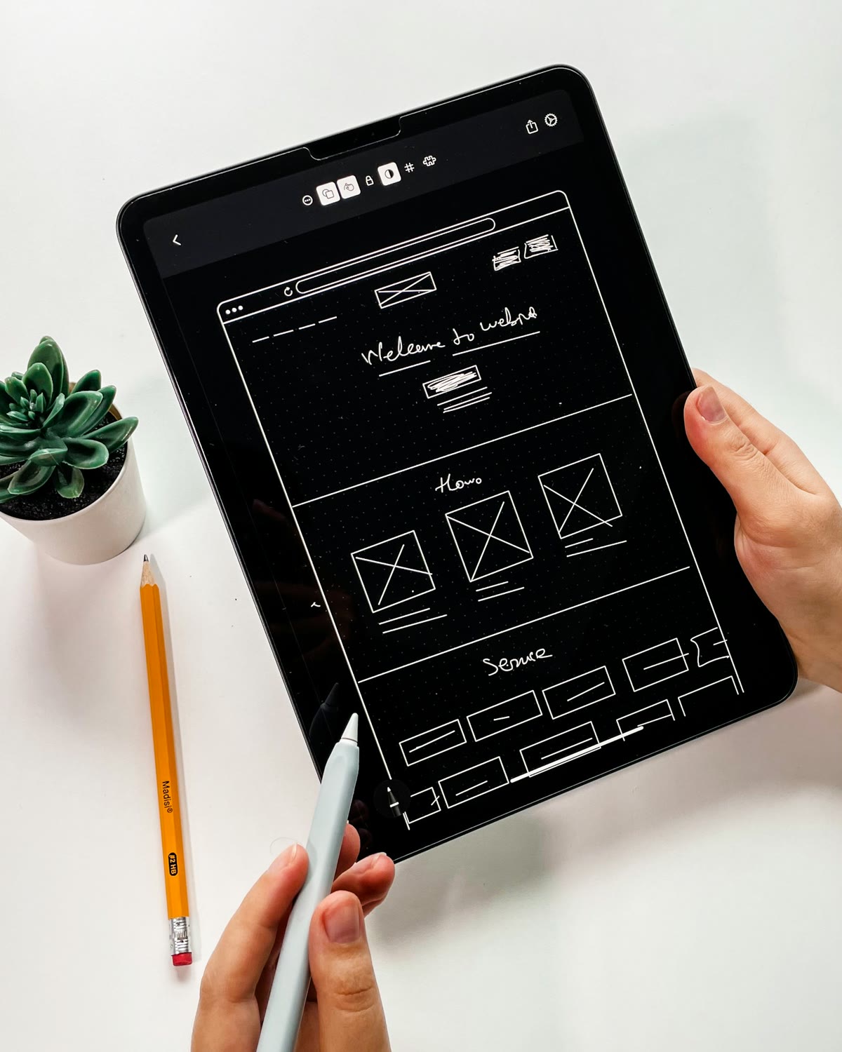Landingpage: Wireframe-Skizze auf dem Tablet