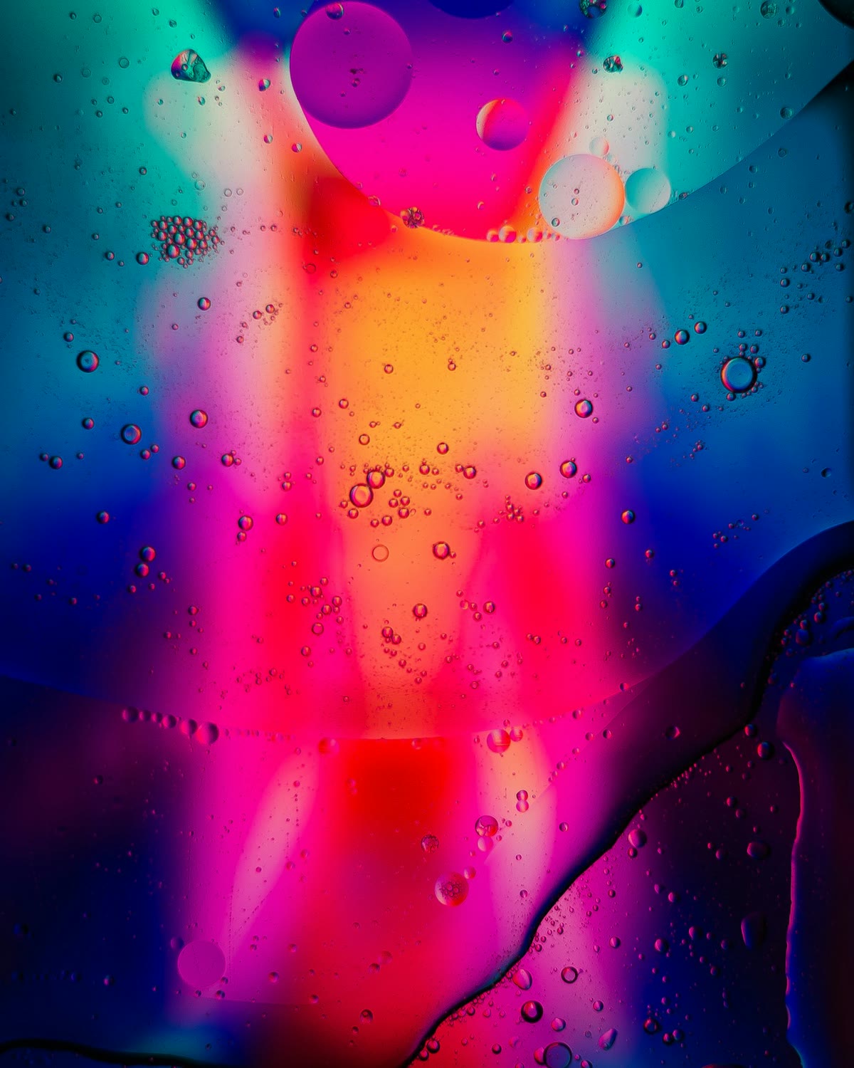 Markenentwicklung: leuchtende Farben in Pink, Orange und Blau